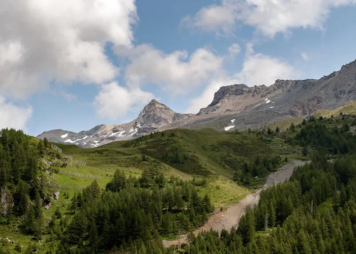 Hellochalet Cervinia - Snowline Lulu - Ski-in Ski-out Apartment Breuil-Cervinia